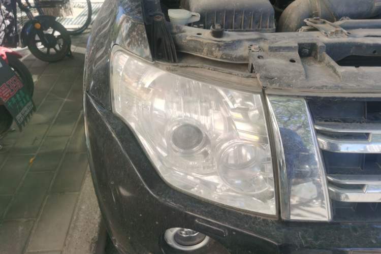 Used Mitsubishi Pajero 2012 3.0L Elite Edition Right Front Headlight