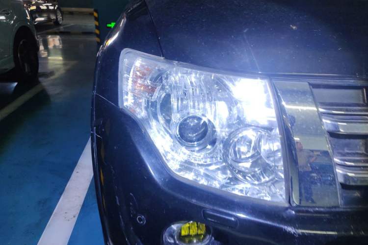 Used Mitsubishi Pajero 2012 3.0L Elite Upgrade Edition Right Front Headlight
