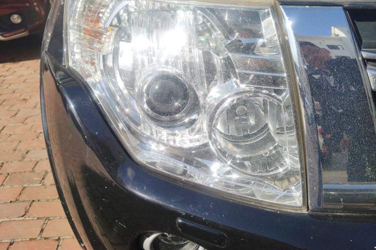 Used Mitsubishi Pajero 2012 3.0L Elite Edition Right Front Headlight