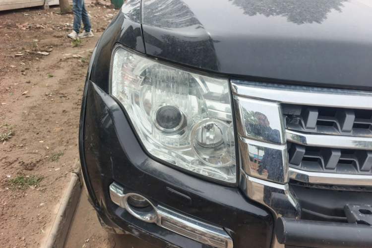 Used Mitsubishi Pajero 2012 3.0L Elite Upgrade Edition Right Front Headlight