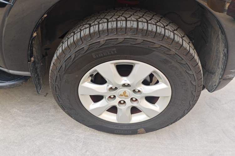 Used Mitsubishi Pajero 2012 3.0L Elite Upgrade Edition Right Front Wheel Hub