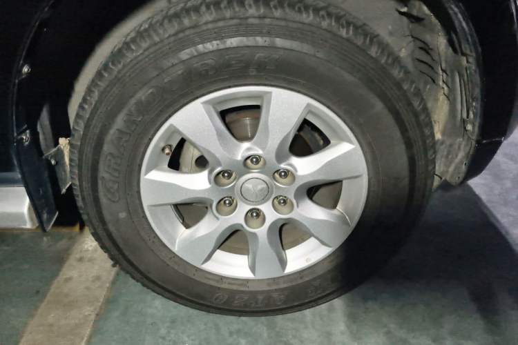 Used Mitsubishi Pajero 2012 3.0L Elite Edition Right Front Wheel Hub