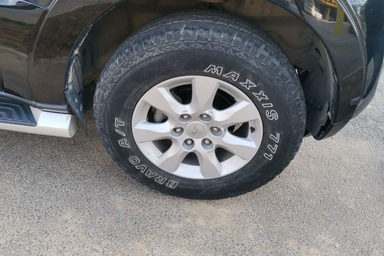 Used Mitsubishi Pajero 2012 3.0L Luxury Edition Right Front Wheel Hub