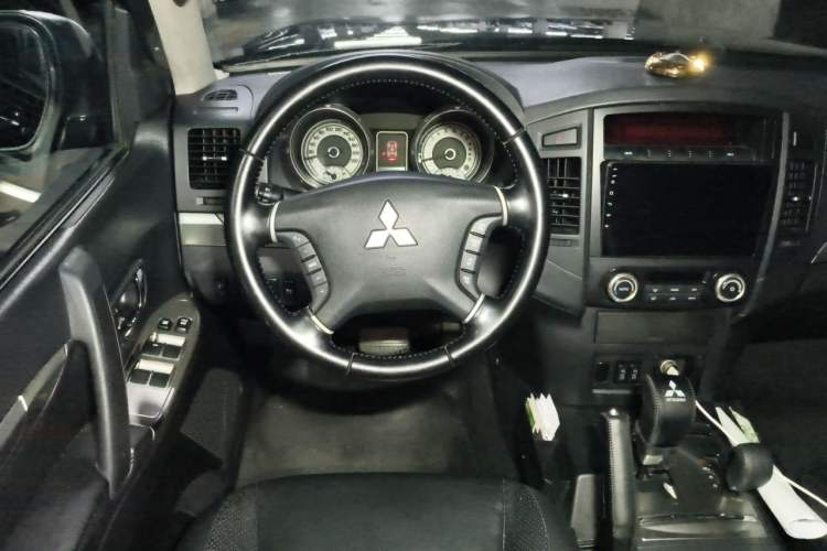 Used Mitsubishi Pajero 2012 3.0L Elite Edition Steering Wheel
