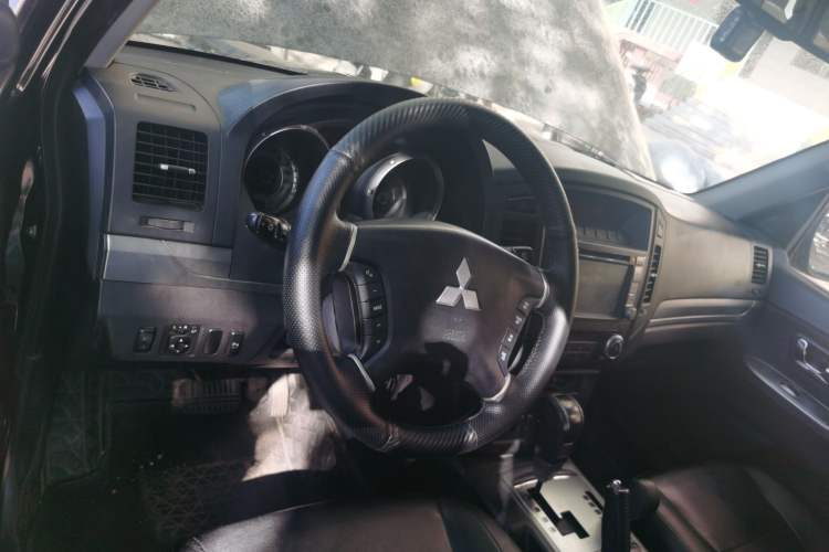 Used Mitsubishi Pajero 2012 3.0L Elite Edition Steering Wheel