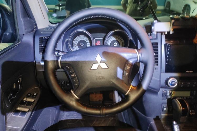 Used Mitsubishi Pajero 2012 3.0L Elite Upgrade Edition Steering Wheel
