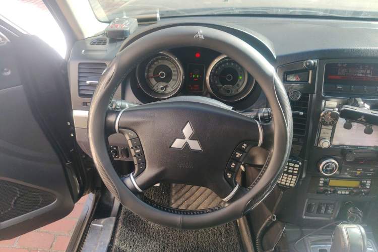 Used Mitsubishi Pajero 2012 3.0L Elite Edition Steering Wheel