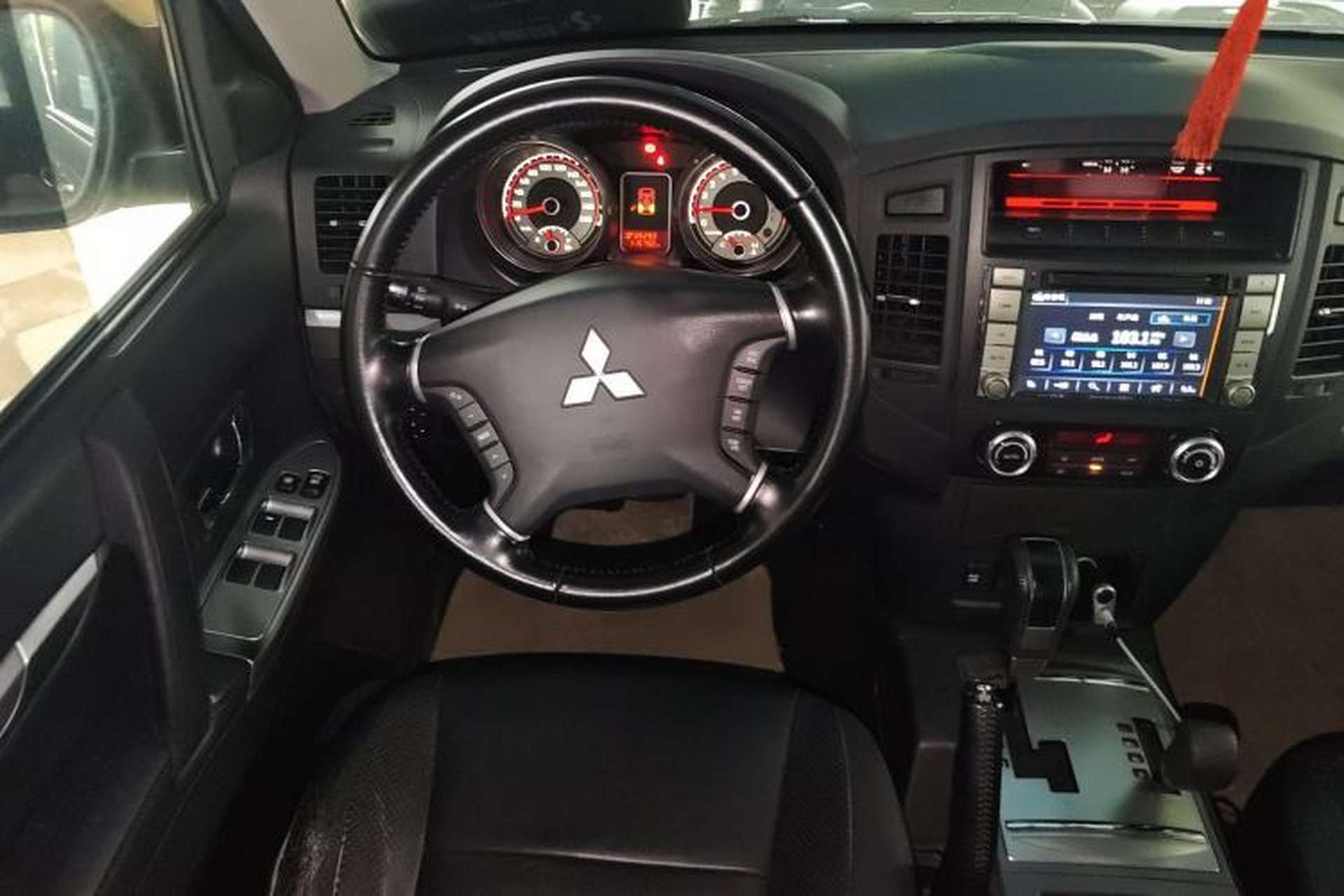 Used Mitsubishi Pajero 2012 3.0L Elite Edition Steering Wheel