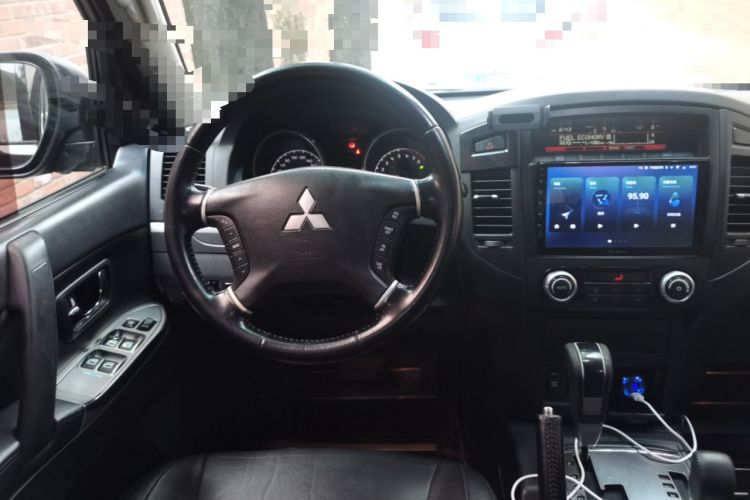Used Mitsubishi Pajero 2012 3.0L Elite Upgrade Edition Steering Wheel