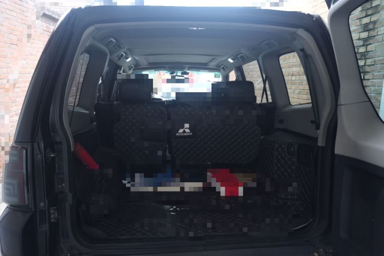 Used Mitsubishi Pajero 2012 3.0L Elite Upgrade Edition Trunk