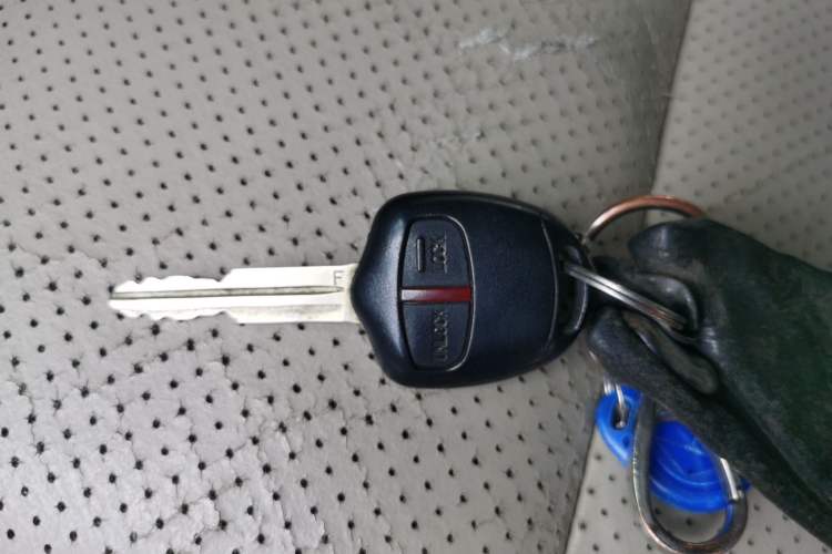 Used Mitsubishi Pajero 2012 3.0L Luxury Edition Vehicle Key