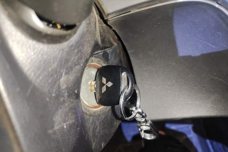 Used Mitsubishi Pajero 2012 3.0L Elite Upgrade Edition Vehicle Key