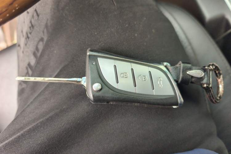 Used Mitsubishi Pajero 2012 3.0L Elite Upgrade Edition Vehicle Key