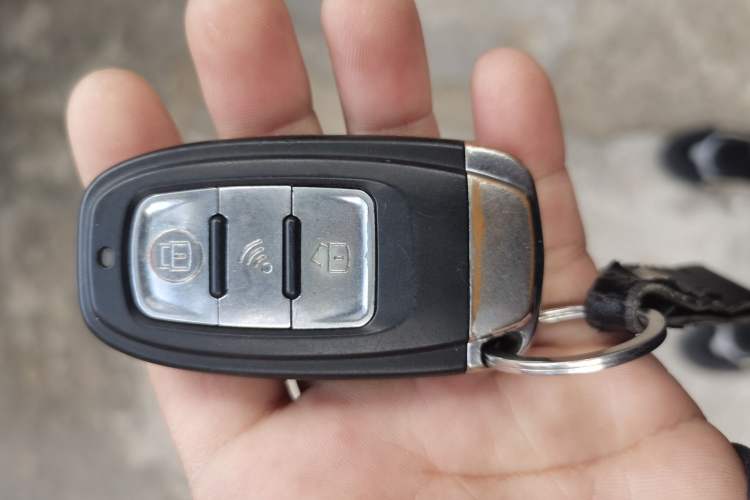 Used Mitsubishi Pajero 2012 3.0L Elite Upgrade Edition Vehicle Key