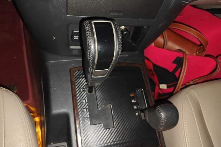 Used Mitsubishi Pajero 2012 3.0L Elite Upgrade Edition Gear Lever