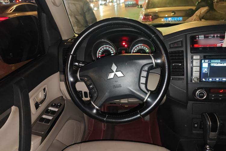 Used Mitsubishi Pajero 2012 3.0L Elite Upgrade Edition Steering Wheel