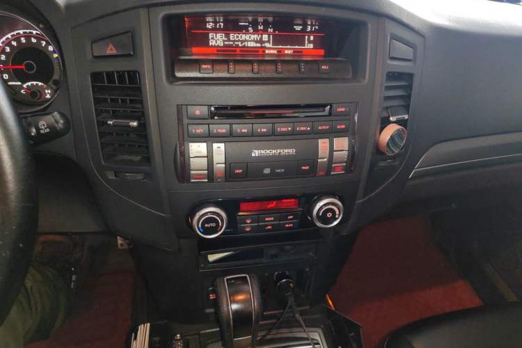 Used Mitsubishi Pajero  Audio And AC Panel