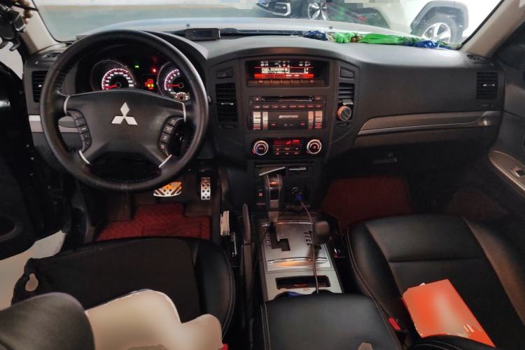 Used Mitsubishi Pajero  Center Console