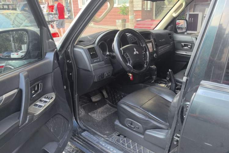 Used Mitsubishi Pajero 2012 3.0L Elite Edition Driver Seat