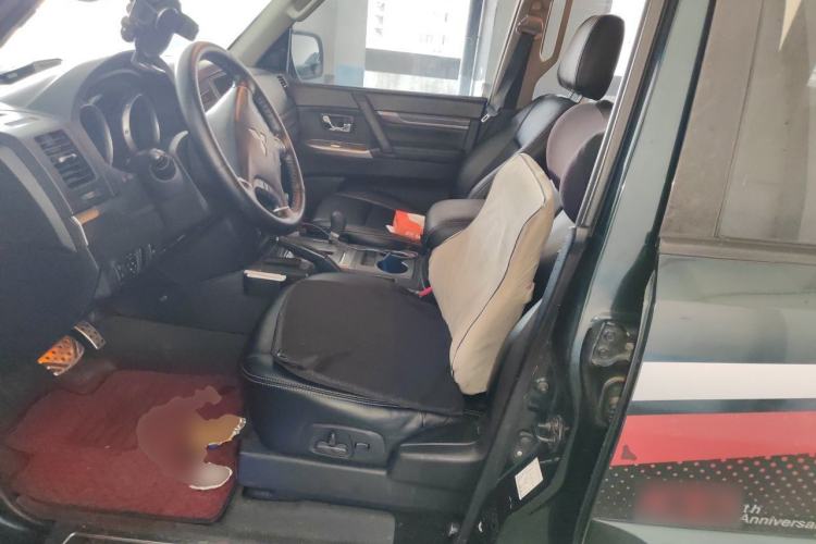 Used Mitsubishi Pajero  Driver Seat