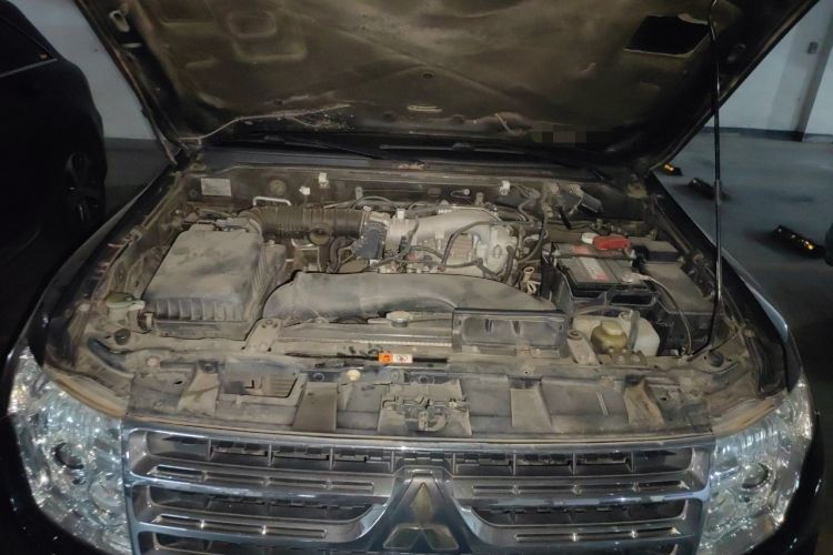 Used Mitsubishi Pajero 2012 3.0L Luxury Edition Engine Bay