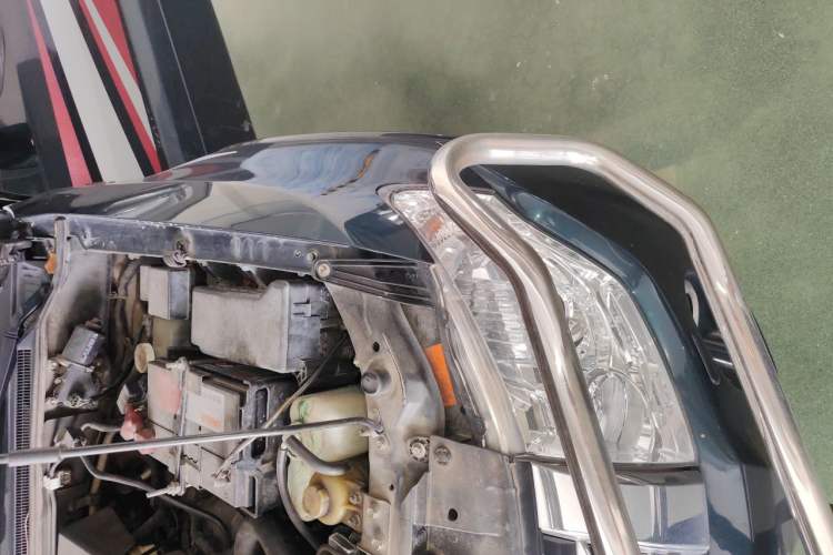 Used Mitsubishi Pajero  Engine Bay Left