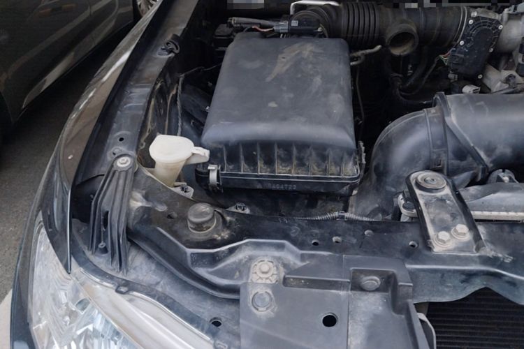Used Mitsubishi Pajero 2012 3.0L Elite Upgrade Edition Engine Bay Right