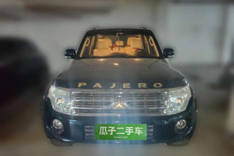 Used Mitsubishi Pajero 2012 3.0L Luxury Edition Front