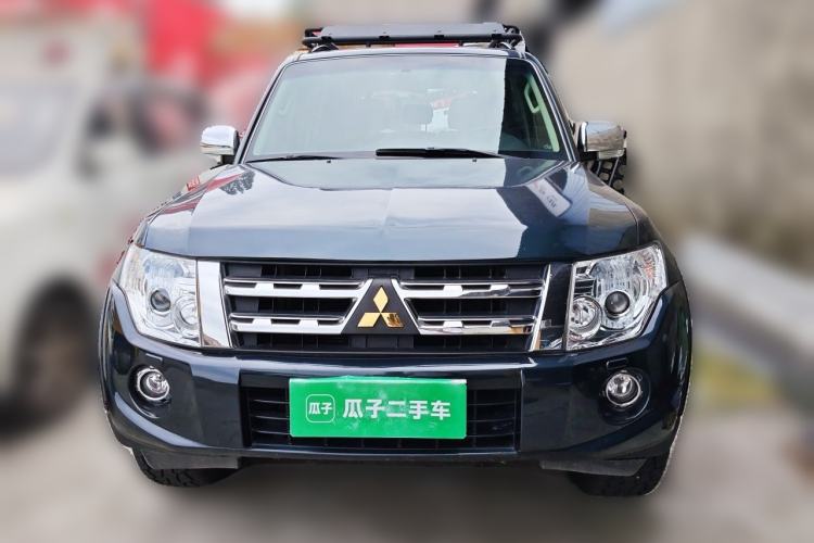 Used Mitsubishi Pajero 2012 3.0L Luxury Edition Front