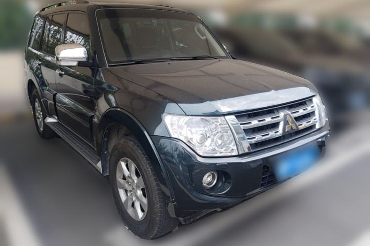 Used Mitsubishi Pajero 2012 3.0L Elite Upgrade Edition Front Right 45 Deg