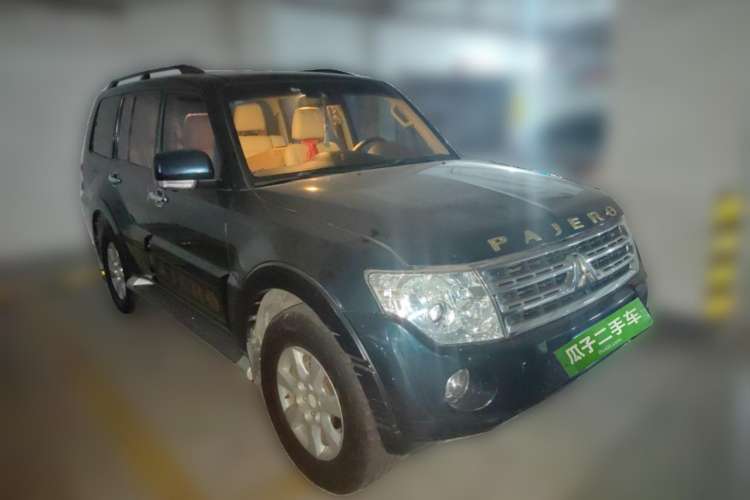 Used Mitsubishi Pajero 2012 3.0L Luxury Edition Front Right 45 Deg