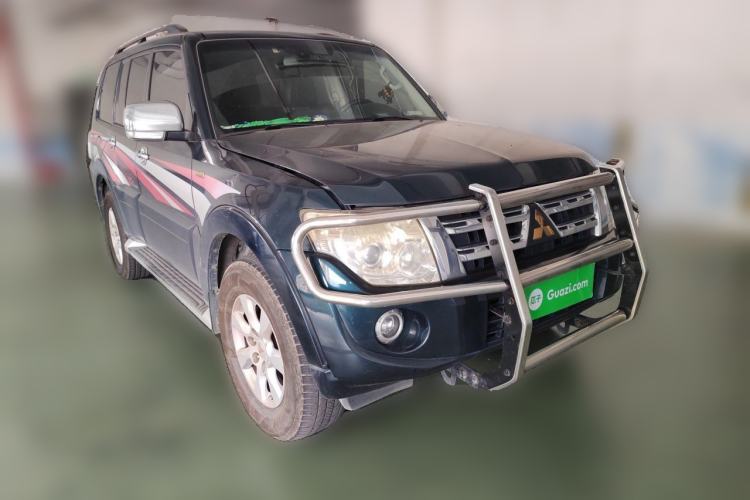 Used Mitsubishi Pajero  Front Right 45 Deg