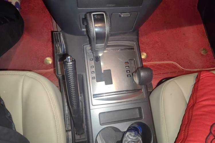 Used Mitsubishi Pajero 2012 3.0L Luxury Edition Gear Lever