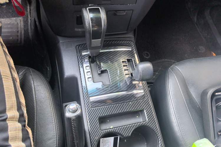 Used Mitsubishi Pajero 2012 3.0L Elite Edition Gear Lever