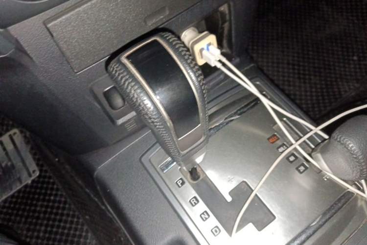 Used Mitsubishi Pajero 2012 3.0L Elite Edition Gear Lever