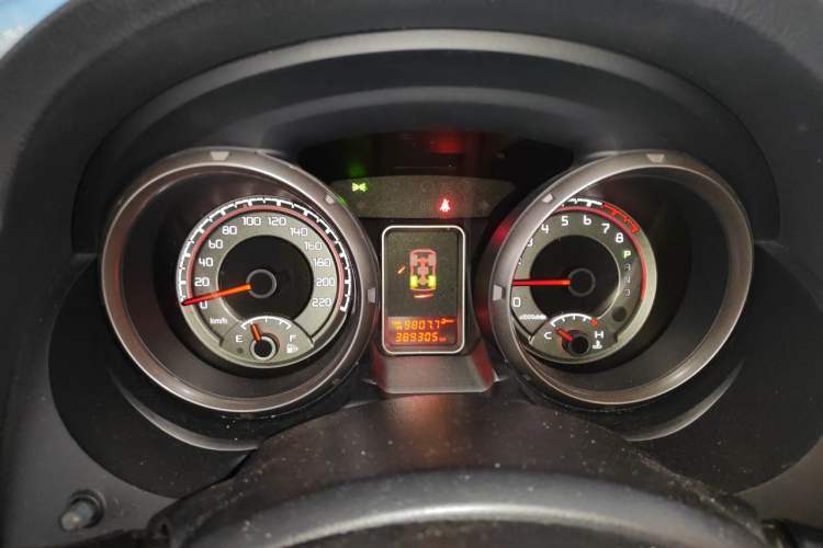 Used Mitsubishi Pajero  Instrument Cluster
