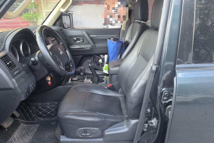 Used Mitsubishi Pajero 2012 3.0L Elite Edition Left Front Seat