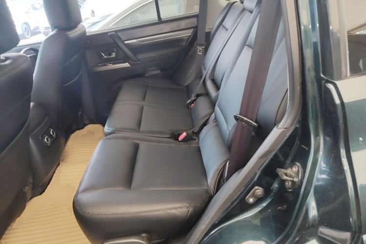 Used Mitsubishi Pajero 2012 3.0L Elite Upgrade Edition Left Rear Seat