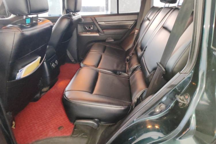Used Mitsubishi Pajero  Left Rear Seat