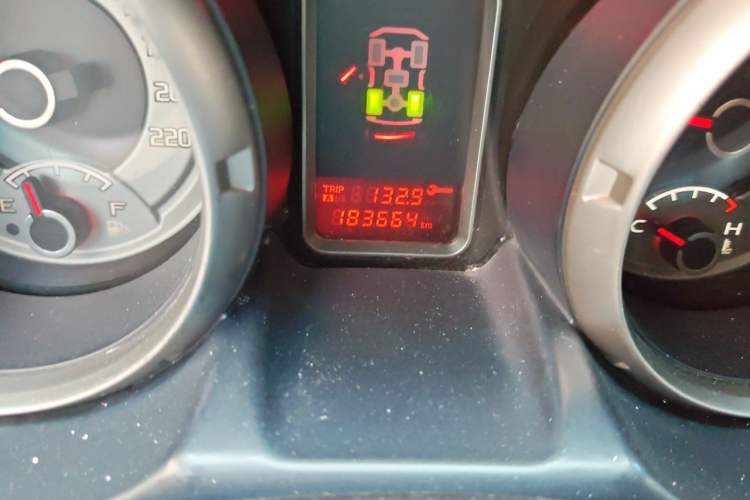 Used Mitsubishi Pajero 2012 3.0L Luxury Edition Odometer Close Up
