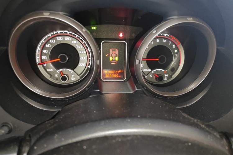Used Mitsubishi Pajero  Odometer Close Up