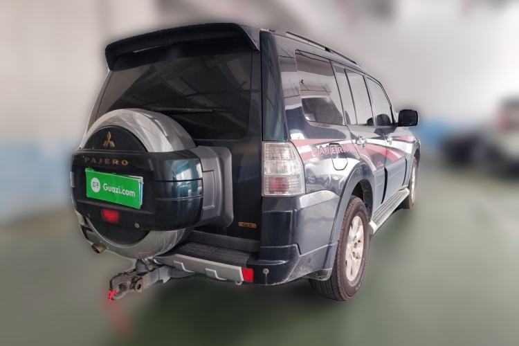 Used Mitsubishi Pajero  Rear Right 45 Deg