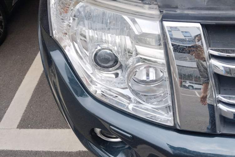 Used Mitsubishi Pajero 2012 3.0L Elite Upgrade Edition Right Front Headlight