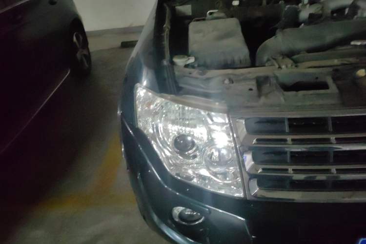 Used Mitsubishi Pajero 2012 3.0L Luxury Edition Right Front Headlight