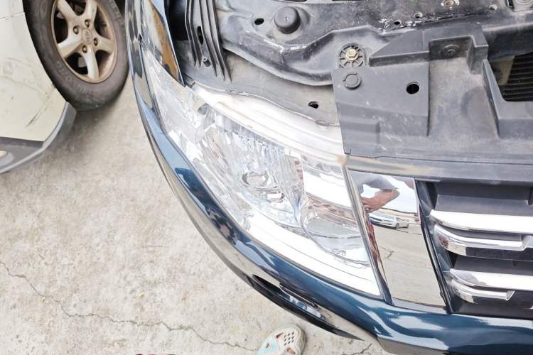 Used Mitsubishi Pajero 2012 3.0L Luxury Edition Right Front Headlight
