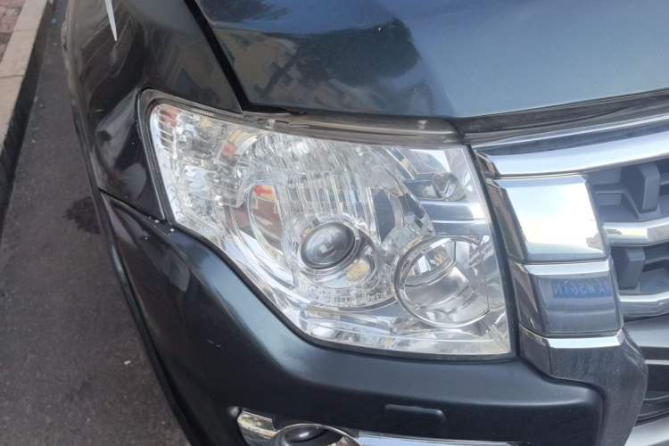 Used Mitsubishi Pajero 2012 3.0L Elite Edition Right Front Headlight