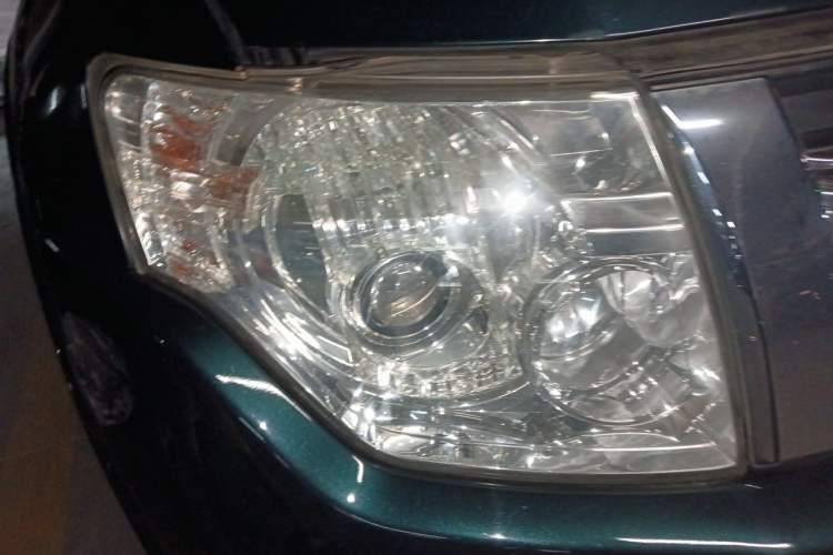 Used Mitsubishi Pajero 2012 3.0L Elite Edition Right Front Headlight