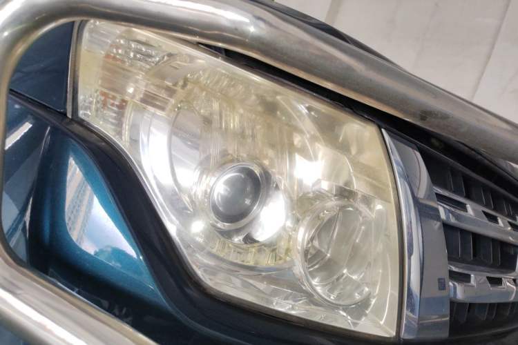 Used Mitsubishi Pajero  Right Front Headlight