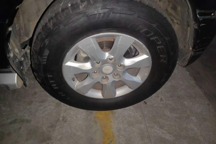 Used Mitsubishi Pajero 2012 3.0L Luxury Edition Right Front Wheel Hub