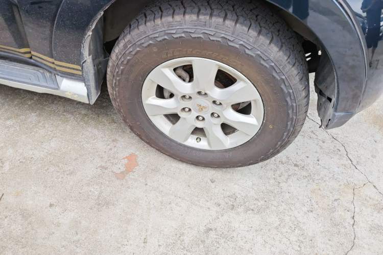 Used Mitsubishi Pajero 2012 3.0L Luxury Edition Right Front Wheel Hub